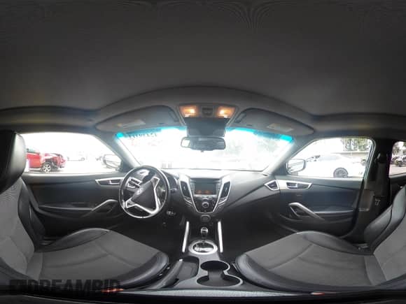 2015 Hyundai Veloster z VIN KMHTC6AD0FU243328, wystawiony jako IAAI lot #42439313 z przebiegiem 96 997 mil mil oraz . Historia ofert i sprzedaży dostępna na DreamBid. Obrazek 19.