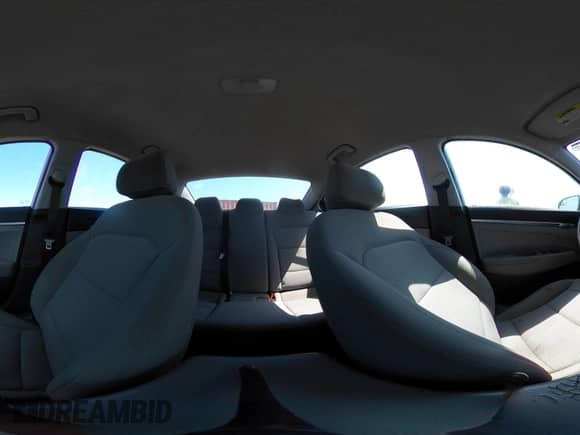2019 Hyundai Elantra SE с VIN 5NPD74LFXKH480705, выставлен на аукционе IAAI как лот 42602981 с пробегом 207 638 миль миль и . История ставок и продаж доступна на DreamBid. Изображение 18.