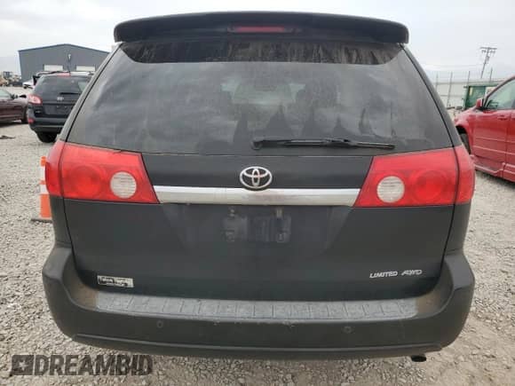 2008 Toyota Sienna XLE z VIN 5TDBK22C38S013128, wystawiony jako Copart lot #70060255 z przebiegiem 154 984 mil mil oraz Czysty tytuł • Clean title. Historia ofert i sprzedaży dostępna na DreamBid. Obrazek 6.