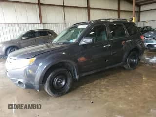 2011 Subaru Forester X Limited z VIN JF2SHAFC4BH753190, wystawiony jako Copart lot #57217885 z przebiegiem 108 408 mil mil oraz Szkoda całkowita • Salvage title. Historia ofert i sprzedaży dostępna na DreamBid. Obrazek 1.
