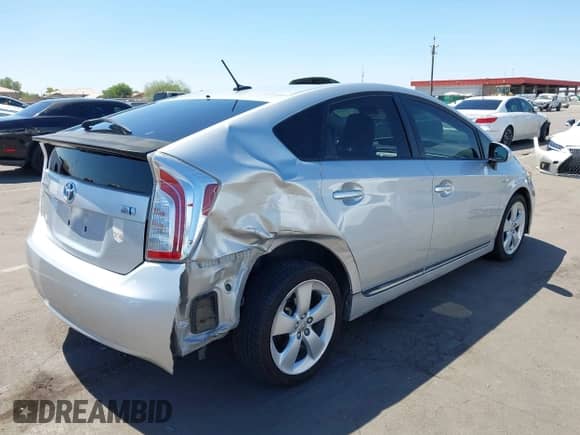 2013 Toyota Prius One z VIN JTDKN3DU7D5562835, wystawiony jako IAAI lot #42598941 z przebiegiem 104 292 mil mil oraz . Historia ofert i sprzedaży dostępna na DreamBid. Obrazek 4.