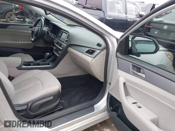 2019 Hyundai Sonata Sport с VIN 5NPE34AF0KH747949, выставлен на аукционе IAAI как лот 43144133 с пробегом 102 816 миль миль и . История ставок и продаж доступна на DreamBid. Изображение 5.