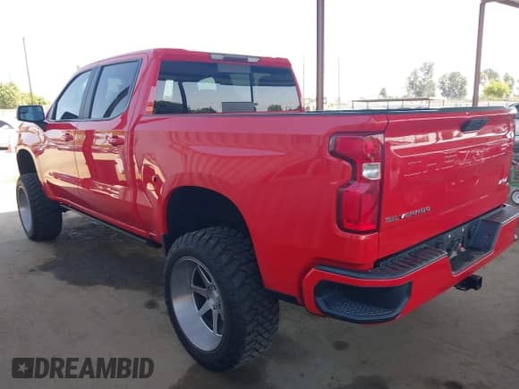 2019 Chevrolet Silverado 1500 RST z VIN 1GCUWDEDXKZ157259, wystawiony jako IAAI lot #42443731 z przebiegiem 36 279 mil mil oraz . Historia ofert i sprzedaży dostępna na DreamBid. Obrazek 3.