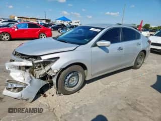 2015 Nissan Altima 2.5 with VIN 1N4AL3AP1FN384736, listed as a Copart auction lot 81849965 with 215,220 mi miles and Clean title. Bid and sale history available at DreamBid. Image 1.