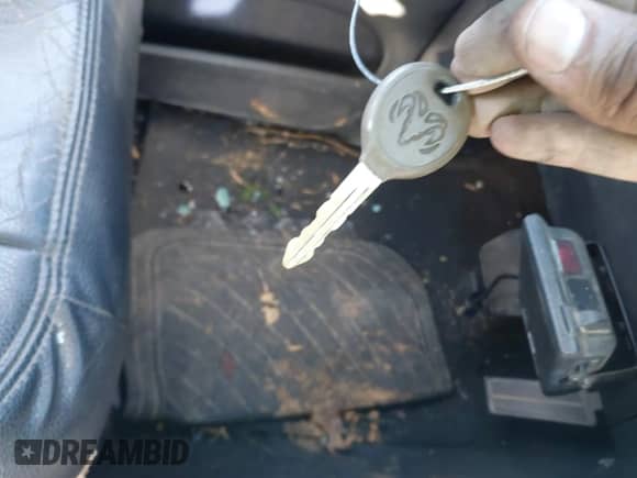 2005 Dodge 2500 SLT z VIN 3D7KS28C45G852180, wystawiony jako IAAI lot #41219255 z przebiegiem 185 217 mil mil oraz . Historia ofert i sprzedaży dostępna na DreamBid. Obrazek 11.