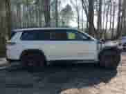 2024 Jeep Grand Cherokee Altitude z VIN 1C4RJKAG2R8933862, wystawiony jako IAAI lot #41864040 z przebiegiem 11 244 mil mil oraz . Historia ofert i sprzedaży dostępna na DreamBid. Obrazek 13.