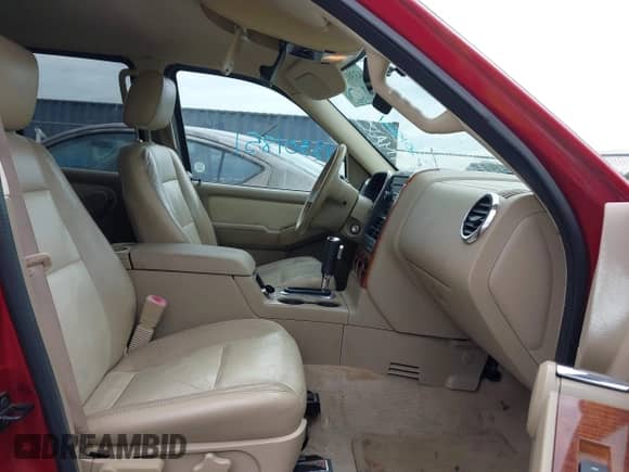 2008 Ford Explorer Eddie Bauer with VIN 1FMEU74E88UB22291, listed as a IAAI auction lot 43301851 with 247,466 mi miles and . Bid and sale history available at DreamBid. Image 5.