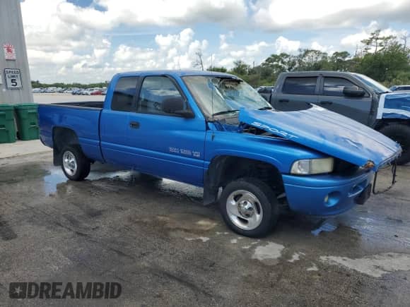 1999 Dodge 1500 z VIN 1B7HF13Y9XJ593371, wystawiony jako Copart lot #61255685 z przebiegiem 206 392 mil mil oraz Szkoda całkowita • Salvage title. Historia ofert i sprzedaży dostępna na DreamBid. Obrazek 4.