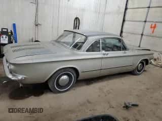 1962 Chevrolet Corvair z VIN 20927W154786, wystawiony jako Copart lot #53320845 z przebiegiem 56 229 mil mil oraz Szkoda całkowita • Salvage title. Historia ofert i sprzedaży dostępna na DreamBid. Obrazek 3.