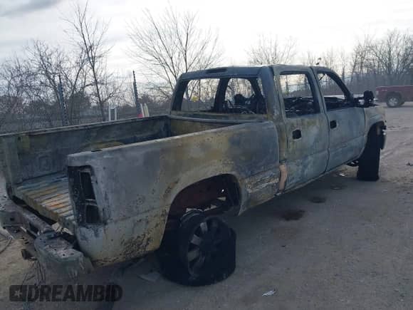 2002 Chevrolet Silverado 2500HD LT с VIN 1GCHK23112F222642, выставлен на аукционе IAAI как лот 41453480 с пробегом Не указан миль и . История ставок и продаж доступна на DreamBid. Изображение 15.