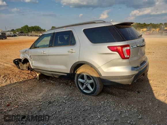 2018 Ford Explorer XLT with VIN 1FM5K7D84JGB48133, listed as a Copart auction lot 81187845 with Not provided miles and Salvage title. Bid and sale history available at DreamBid. Image 2.