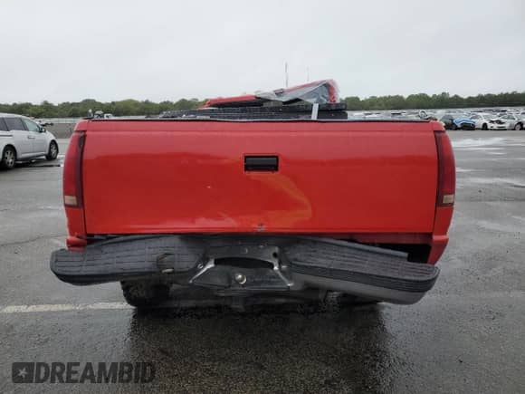 2000 Chevrolet Silverado 2500 with VIN 1GCGK24R8YR124487, listed as a Copart auction lot 81402315 with 133,292 mi miles and Salvage title. Bid and sale history available at DreamBid. Image 6.