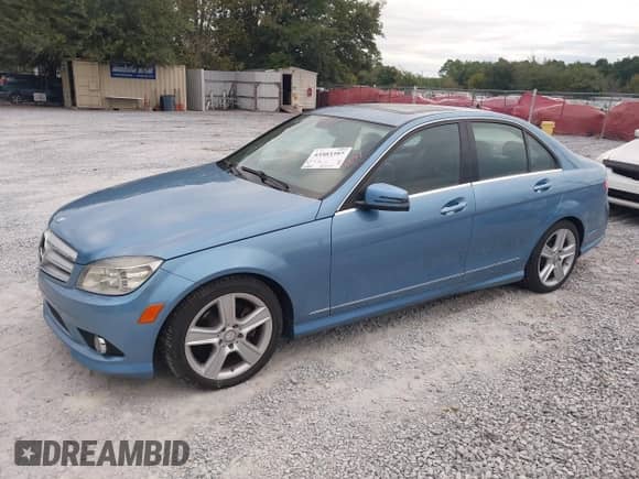 2010 Mercedes-Benz C 300 Luxury z VIN WDDGF5EB6AR131795, wystawiony jako IAAI lot #43503397 z przebiegiem 104 885 mil mil oraz . Historia ofert i sprzedaży dostępna na DreamBid. Obrazek 2.