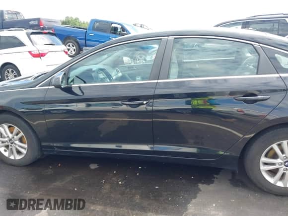 2017 Hyundai Sonata SE z VIN 5NPE24AF8HH566304, wystawiony jako IAAI lot #43064721 z przebiegiem 116 974 mil mil oraz . Historia ofert i sprzedaży dostępna na DreamBid. Obrazek 15.