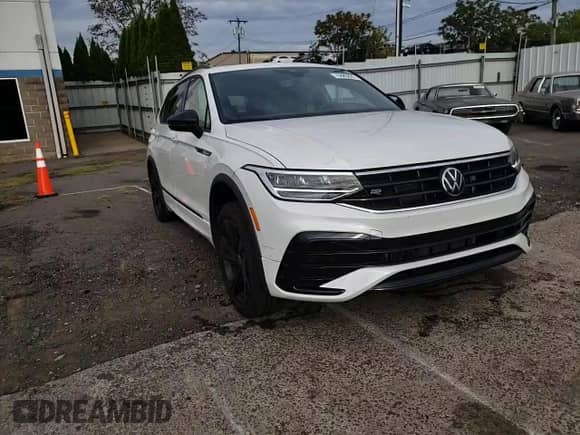 2024 Volkswagen Tiguan SE R-Line Black с VIN 3VV8B7AX6RM073953, выставлен на аукционе Copart как лот 70685835 с пробегом 11 419 миль миль и Списание • Salvage title. История ставок и продаж доступна на DreamBid. Изображение 14.