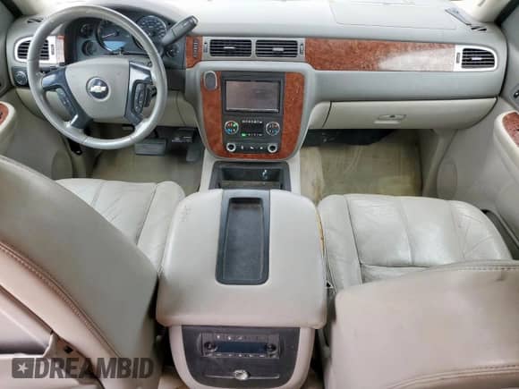 2007 Chevrolet Suburban LT с VIN 3GNFK16347G297590, выставлен на аукционе Copart как лот 68148935 с пробегом Не указан миль и Списание • Salvage title. История ставок и продаж доступна на DreamBid. Изображение 8.