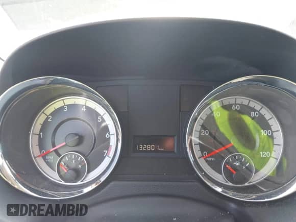 2016 Dodge Grand Caravan SE Plus z VIN 2C4RDGBG2GR400950, wystawiony jako IAAI lot #42622066 z przebiegiem 132 801 mil mil oraz . Historia ofert i sprzedaży dostępna na DreamBid. Obrazek 7.