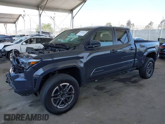 2024 Toyota Tacoma SR5 z VIN 3TMLB5JN5RM080565, wystawiony jako IAAI lot #42584677 z przebiegiem 17 149 mil mil oraz . Historia ofert i sprzedaży dostępna na DreamBid. Obrazek 15.