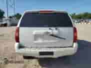 2010 Chevrolet Tahoe LS z VIN 1GNMCAE03AR224634, wystawiony jako Copart lot #61961605 z przebiegiem Nie podano mil oraz Szkoda całkowita • Salvage title. Historia ofert i sprzedaży dostępna na DreamBid. Obrazek 6.