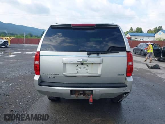 2010 Chevrolet Suburban LS с VIN 1GNUKHE37AR232337, выставлен на аукционе IAAI как лот 42751481 с пробегом 303 570 миль миль и . История ставок и продаж доступна на DreamBid. Изображение 16.