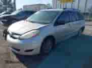 2008 Toyota Sienna LE z VIN 5TDZK23C38S186192, wystawiony jako IAAI lot #43364033 z przebiegiem Nie podano mil oraz . Historia ofert i sprzedaży dostępna na DreamBid. Obrazek 16.