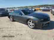 2013 Chevrolet Camaro LT z VIN 2G1FB1E31D9162396, wystawiony jako Copart lot #82272105 z przebiegiem 106 660 mil mil oraz Szkoda całkowita • Salvage title. Historia ofert i sprzedaży dostępna na DreamBid. Obrazek 4.