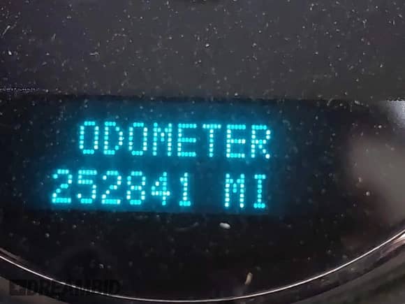 2010 Chevrolet Suburban LT z VIN 1GNUCJE07AR268426, wystawiony jako IAAI lot #42523275 z przebiegiem 252 841 mil mil oraz . Historia ofert i sprzedaży dostępna na DreamBid. Obrazek 16.