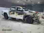 2024 Ram 1500 Rebel z VIN 1C6SRFLT9RN148744, wystawiony jako Copart lot #46258315 z przebiegiem Nie podano mil oraz Szkoda całkowita • Salvage title. Historia ofert i sprzedaży dostępna na DreamBid. Obrazek 4.