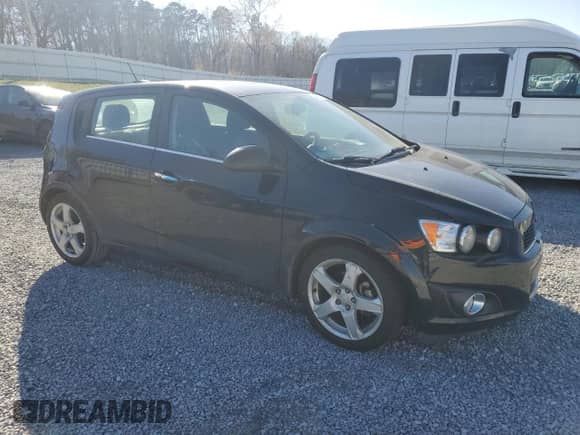 2016 Chevrolet Sonic LTZ z VIN 1G1JE6SB4G4143097, wystawiony jako Copart lot #48579175 z przebiegiem 89 226 mil mil oraz Czysty tytuł • Clean title. Historia ofert i sprzedaży dostępna na DreamBid. Obrazek 4.