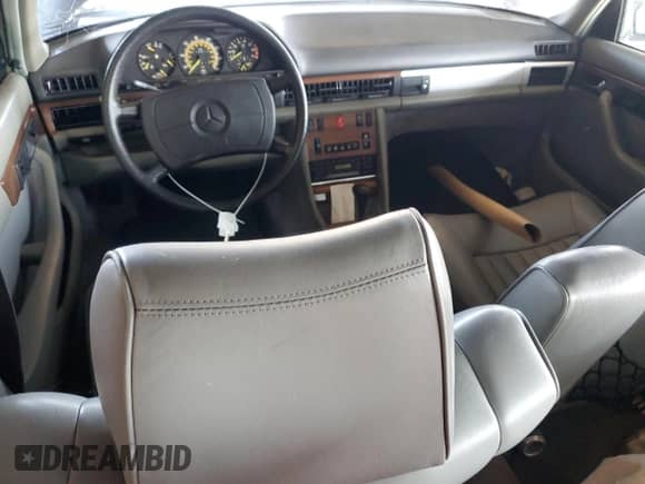 1985 Mercedes-Benz 380 with VIN WDBCA32D9FA190068, listed as a Copart auction lot 87005525 with 115,518 mi miles and Clean title. Bid and sale history available at DreamBid. Image 8.
