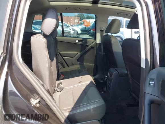 2017 Volkswagen Tiguan Wolfsburg Edition с VIN WVGRV7AX8HK041047, выставлен на аукционе IAAI как лот 42785124 с пробегом 80 587 миль миль и . История ставок и продаж доступна на DreamBid. Изображение 8.