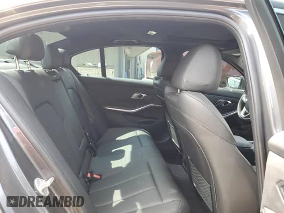 2021 BMW 3 Series 330i xDrive z VIN WBA5R7C07MFK50674, wystawiony jako Copart lot #65429365 z przebiegiem 56 776 mil mil oraz Szkoda całkowita • Salvage title. Historia ofert i sprzedaży dostępna na DreamBid. Obrazek 10.