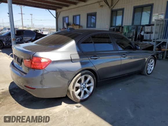 2015 BMW 3 Series 328i с VIN WBA3C1C56FP852724, выставлен на аукционе Copart как лот 71791085 с пробегом 134 985 миль миль и Списание • Salvage title. История ставок и продаж доступна на DreamBid. Изображение 3.
