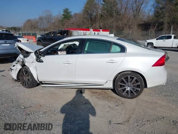 2018 Volvo S60 Inscription Platinum с VIN LYV402HM7JB179307, выставлен на аукционе IAAI как лот 41793753 с пробегом 107 205 миль миль и . История ставок и продаж доступна на DreamBid. Изображение 13.