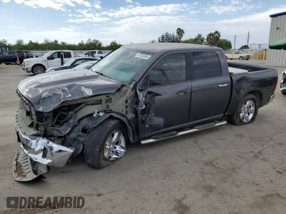 2017 Ram 1500 Big Horn z VIN 1C6RR7LT5HS834509, wystawiony jako Copart lot #81833085 z przebiegiem 156 533 mil mil oraz Szkoda całkowita • Salvage title. Historia ofert i sprzedaży dostępna na DreamBid. Obrazek 1.