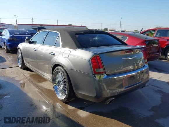 2011 Chrysler 300 Limited с VIN 2C3CA5CG9BH585602, выставлен на аукционе IAAI как лот 43477099 с пробегом 282 242 миль миль и . История ставок и продаж доступна на DreamBid. Изображение 3.