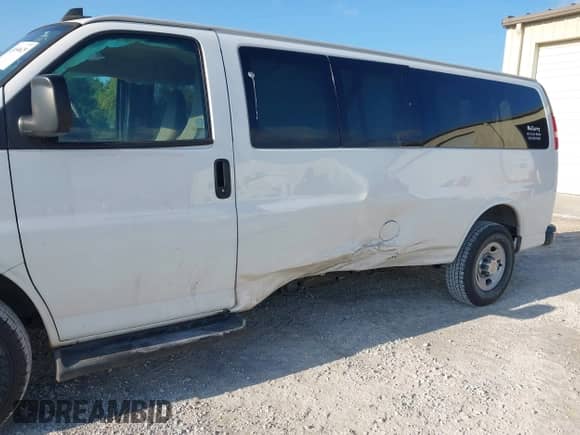 2020 Chevrolet Express Passenger LT с VIN 1GAZGPFG5L1173214, выставлен на аукционе IAAI как лот 43059629 с пробегом 109 145 миль миль и . История ставок и продаж доступна на DreamBid. Изображение 6.
