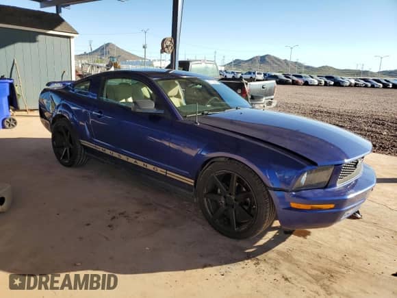 2005 Ford Mustang Deluxe z VIN 1ZVFT80N655138578, wystawiony jako Copart lot #81773235 z przebiegiem 113 121 mil mil oraz Szkoda całkowita • Salvage title. Historia ofert i sprzedaży dostępna na DreamBid. Obrazek 4.