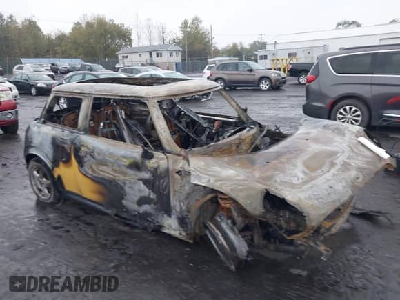 2007 MINI Hardtop с VIN WMWMF335X7TU62659, выставлен на аукционе IAAI как лот 43424534 с пробегом Не указан миль и . История ставок и продаж доступна на DreamBid. Изображение 1.