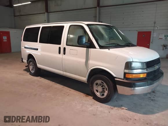 2014 Chevrolet Express Passenger LT with VIN 1GAZGYFG2E1101282, listed as a IAAI auction lot 42564935 with 44,098 mi miles and . Bid and sale history available at DreamBid. Image 1.