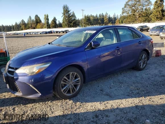 2015 Toyota Camry SE z VIN 4T1BF1FK9FU904870, wystawiony jako Copart lot #86140045 z przebiegiem 186 847 mil mil oraz Szkoda całkowita • Salvage title. Historia ofert i sprzedaży dostępna na DreamBid. Obrazek 1.
