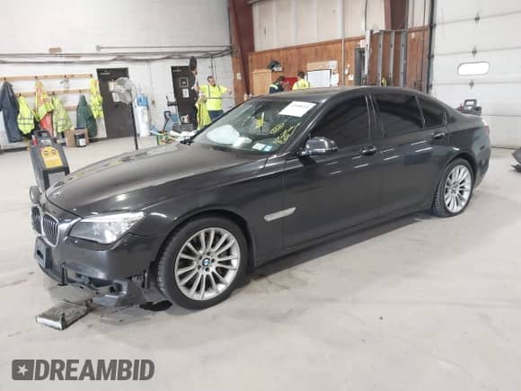2013 BMW 7 Series 750i xDrive с VIN WBAYB6C5XDD223942, выставлен на аукционе IAAI как лот 42608352 с пробегом 105 215 миль миль и . История ставок и продаж доступна на DreamBid. Изображение 2.
