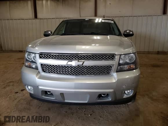 2012 Chevrolet Tahoe LS z VIN 1GNSKAE07CR216419, wystawiony jako Copart lot #52346525 z przebiegiem 176 399 mil mil oraz Czysty tytuł • Clean title. Historia ofert i sprzedaży dostępna na DreamBid. Obrazek 5.