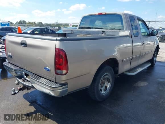 1997 Ford F-150 с VIN 1FTDX1768VNC28285, выставлен на аукционе IAAI как лот 43375406 с пробегом 78 229 миль миль и . История ставок и продаж доступна на DreamBid. Изображение 4.