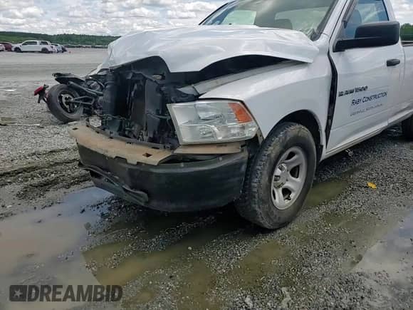 2012 Ram 1500 ST z VIN 3C6JD6DP4CG276742, wystawiony jako Copart lot #57086145 z przebiegiem 200 771 mil mil oraz Szkoda całkowita • Salvage title. Historia ofert i sprzedaży dostępna na DreamBid. Obrazek 13.