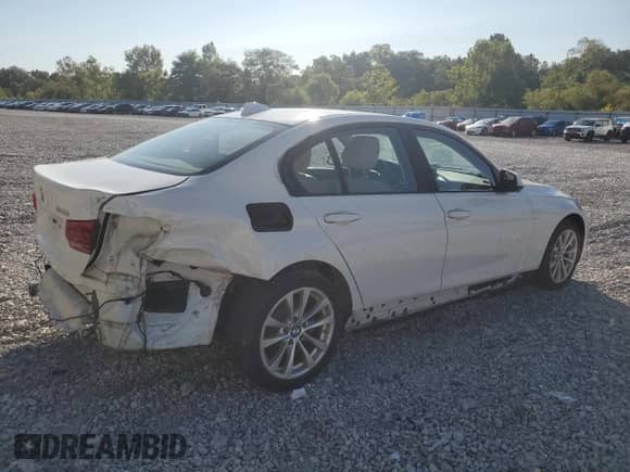 2018 BMW 3 Series 320i z VIN WBA8E1G51JNU90249, wystawiony jako Copart lot #71231385 z przebiegiem 85 744 mil mil oraz Szkoda całkowita • Salvage title. Historia ofert i sprzedaży dostępna na DreamBid. Obrazek 3.