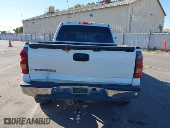 2005 Chevrolet Silverado 1500 LS с VIN 2GCEC13T851318372, выставлен на аукционе IAAI как лот 42863059 с пробегом 223 540 миль миль и . История ставок и продаж доступна на DreamBid. Изображение 16.
