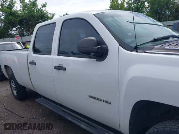 2011 Chevrolet Silverado 2500HD Work Truck z VIN 1GC1CVCG2BF188862, wystawiony jako IAAI lot #42387522 z przebiegiem 408 265 mil mil oraz . Historia ofert i sprzedaży dostępna na DreamBid. Obrazek 13.