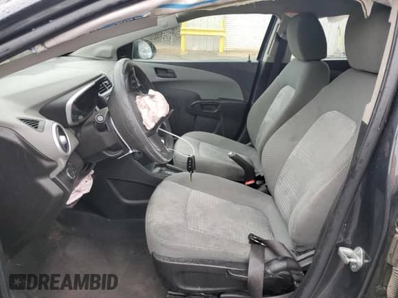 2019 Chevrolet Sonic LS с VIN 1G1JB5SB5K4111576, выставлен на аукционе Copart как лот 71117874 с пробегом Не указан миль и Списание • Salvage title. История ставок и продаж доступна на DreamBid. Изображение 7.