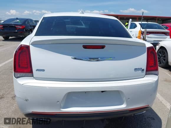 2016 Chrysler 300 S с VIN 2C3CCAGG7GH270382, выставлен на аукционе IAAI как лот 42701338 с пробегом 112 919 миль миль и . История ставок и продаж доступна на DreamBid. Изображение 17.